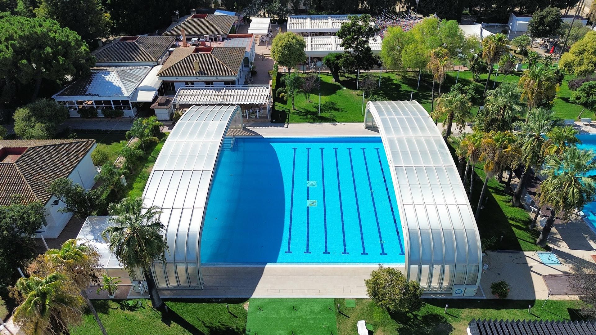 Commercial pool enclosure